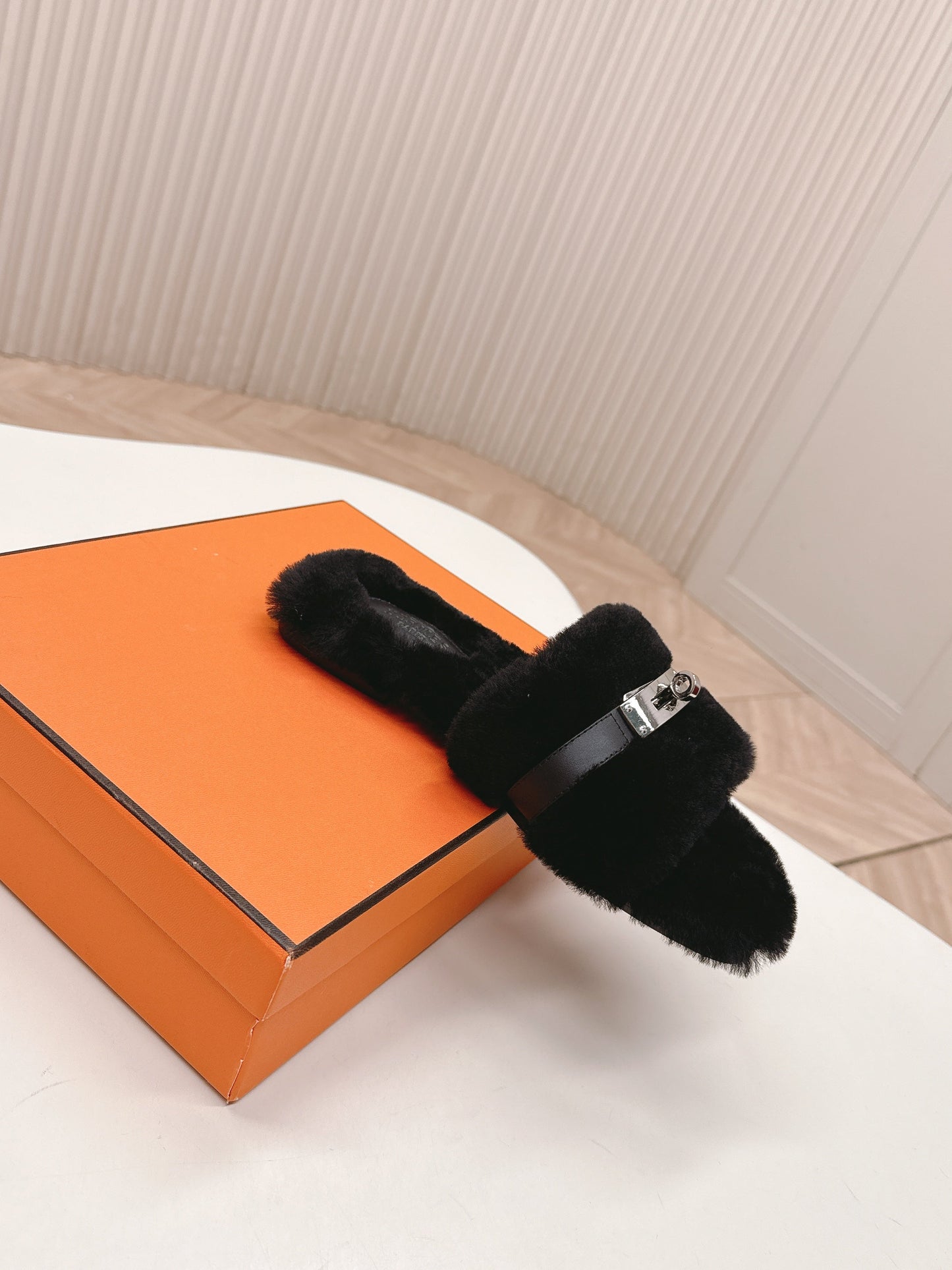 HM 25S ORAN SANDAL IN BLACK SHEARLING WITH SILVER HARDWARE