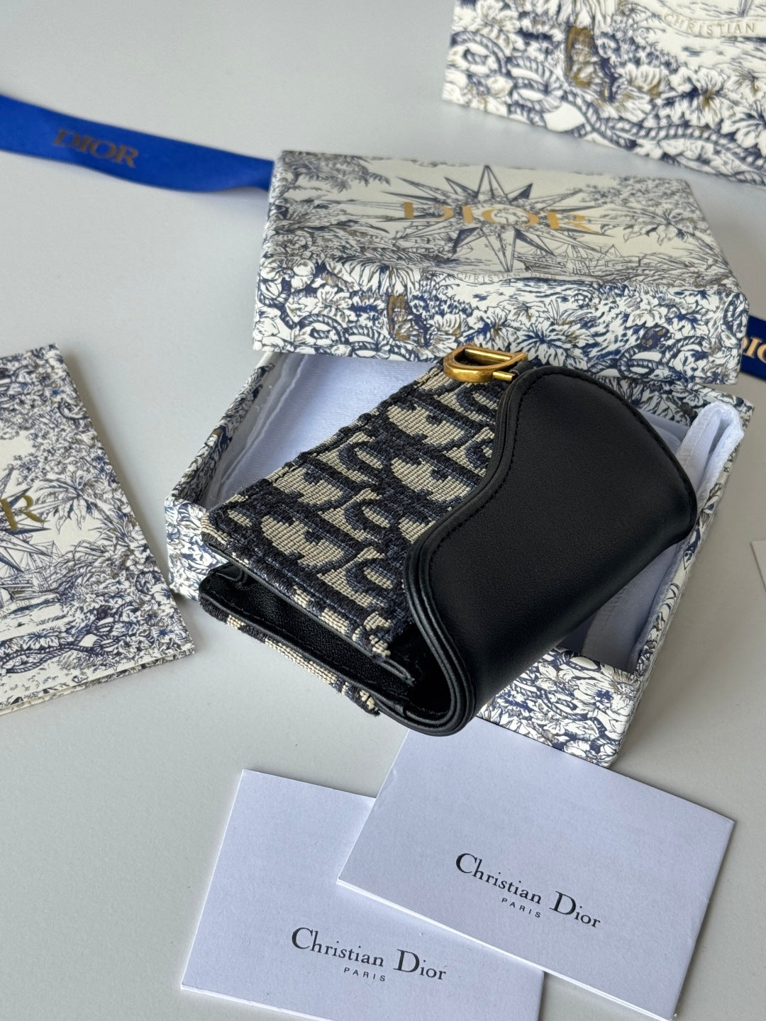 DIOR 25S SADDLE JASMINE GUSSET CARD HOLDER 10 IN BLUE BLACK OBLIQUE JACQUARD CANVAS AND CALFSKIN