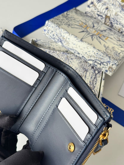 DIOR 25S 30 MONTAIGNE DAHLIA WALLET 11 IN BLUE DIOR OBLIQUE JACQUARD