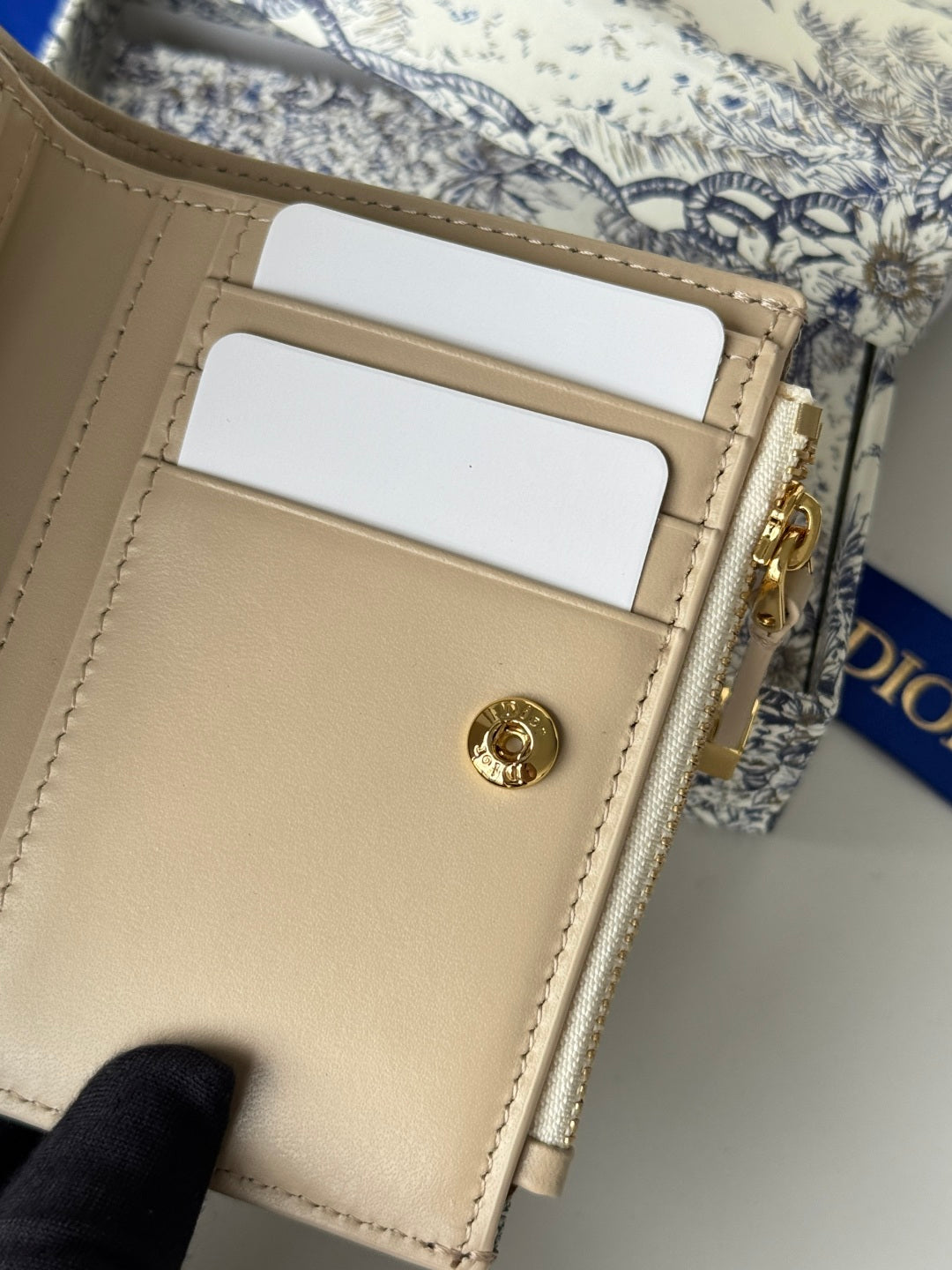 DIOR 25S 30 MONTAIGNE DAHLIA WALLET 11 IN LIGHT BLUE DIOR OBLIQUE JACQUARD