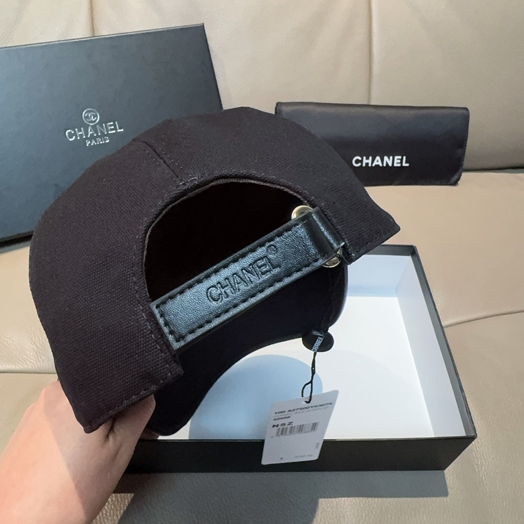 BASEBALL HAT IN BLACK DOUBLE C EMBROIDERED 674174