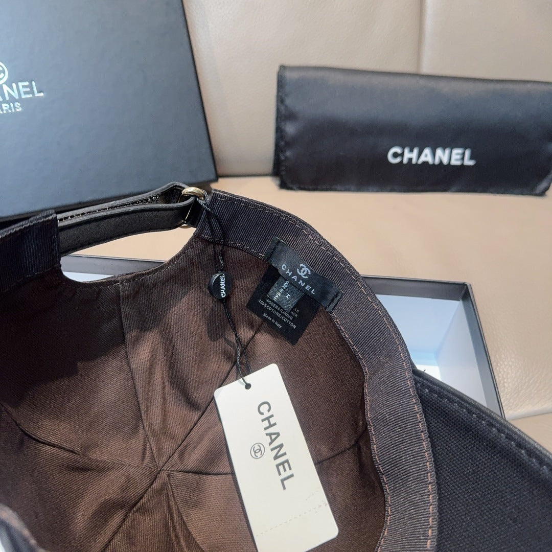 BASEBALL HAT IN BLACK DOUBLE C EMBROIDERED 674174