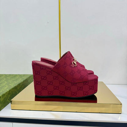 GG WEDGE SLIDES 110 IN RED FABRIC WITH GOLD HARDWARE