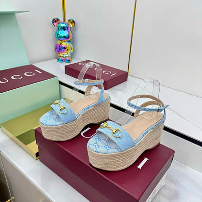GG HIGH WEDGE SANDALS IN BLUE FABRIC AND RAFFIA WITH GOLD HARDWARE