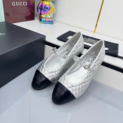 CC MARY JANE FLAT 25S IN SILVER LAMBSKIN EMBOSSED LOGO