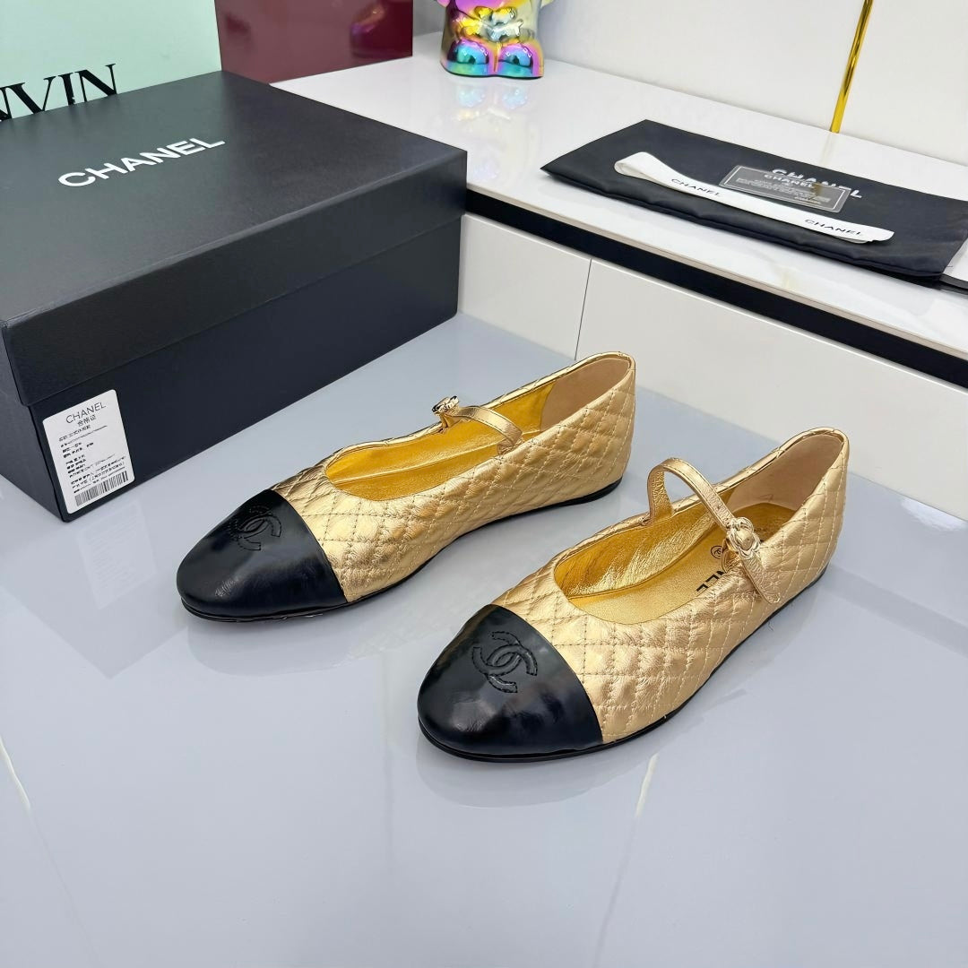 CC MARY JANE FLAT 25S IN GOLD LAMBSKIN EMBOSSED LOGO