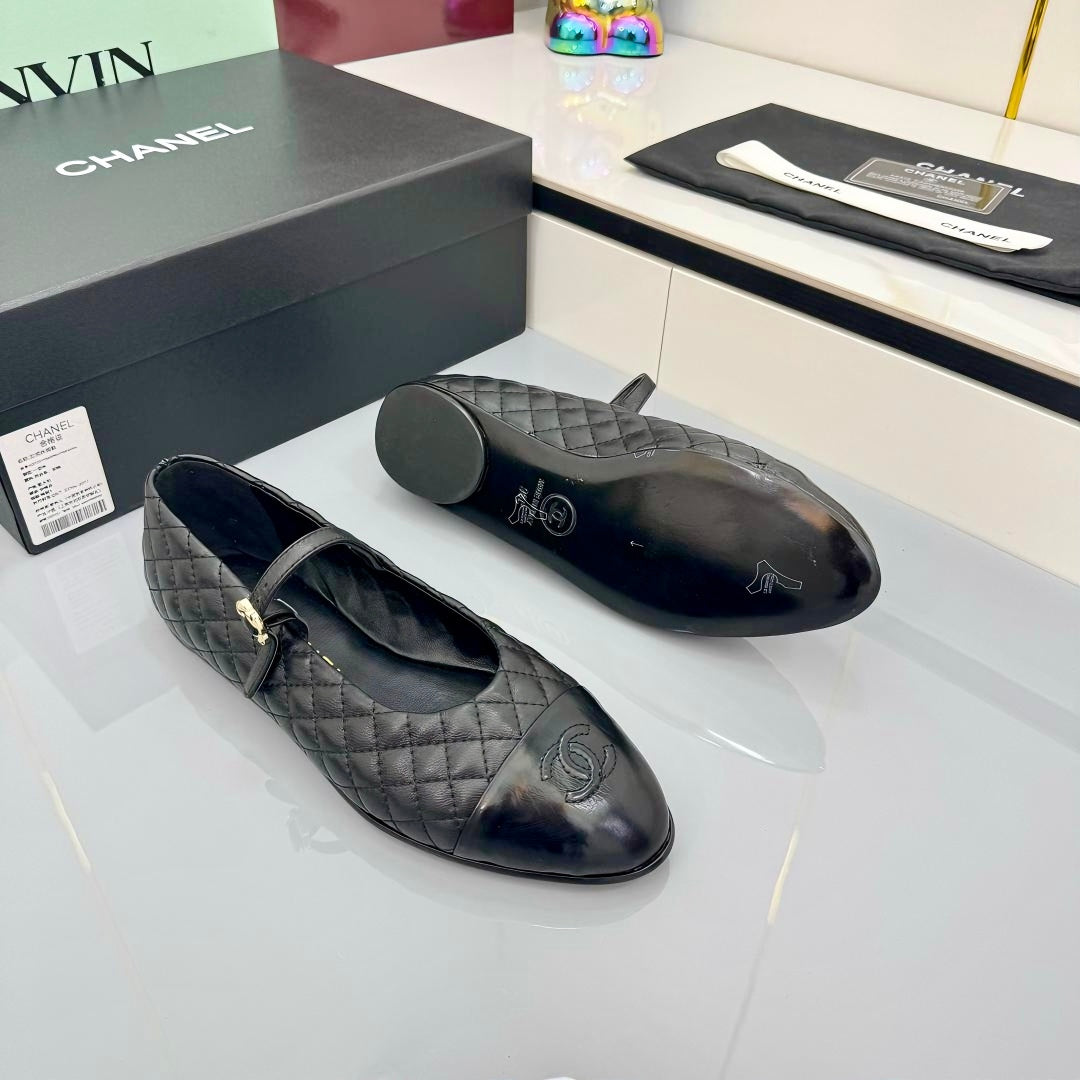 CC MARY JANE FLAT 25S IN BLACK LAMBSKIN EMBOSSED LOGO