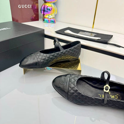 CC MARY JANE FLAT 25S IN BLACK LAMBSKIN EMBOSSED LOGO