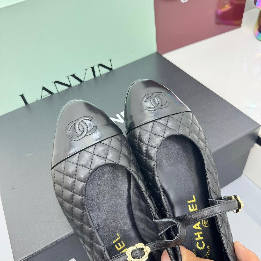 CC MARY JANE FLAT 25S IN BLACK LAMBSKIN EMBOSSED LOGO