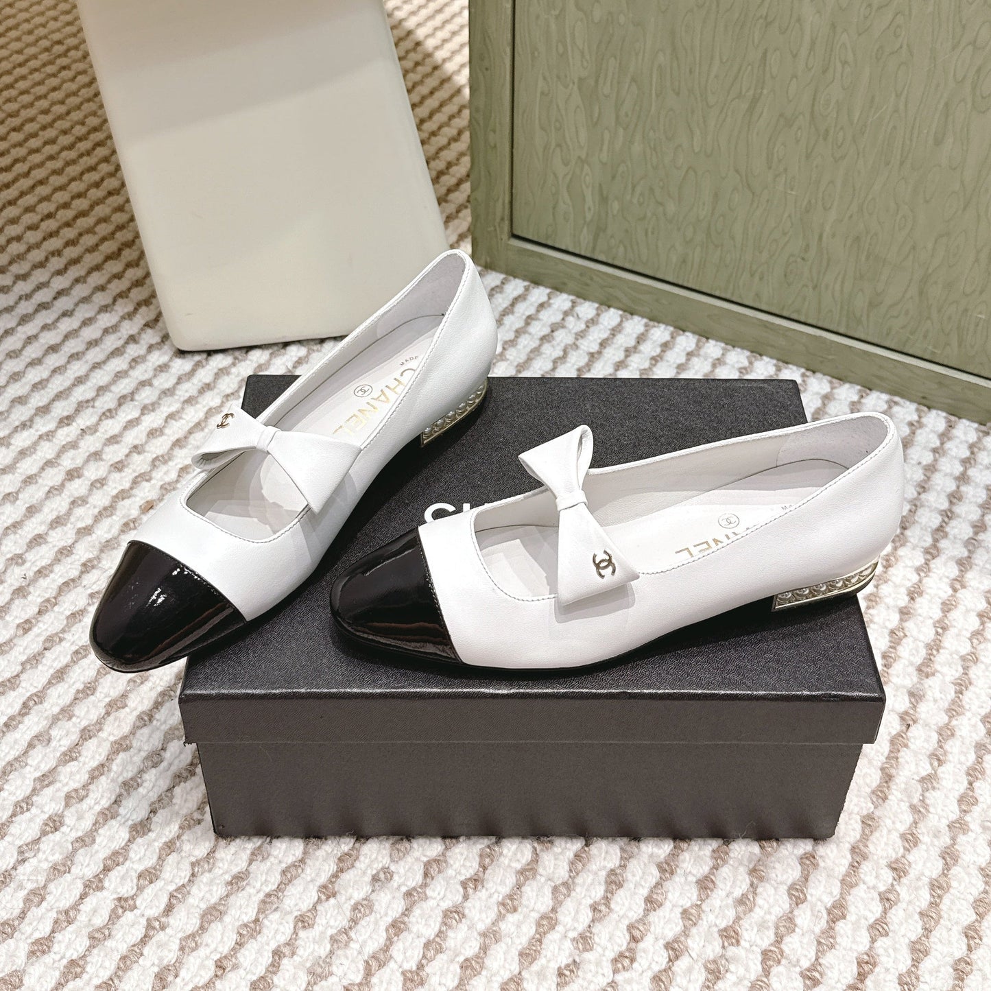CHANEL 25S MARY JANE BALLET FLATS IN WHITE LAMBSKIN BLACK PATENT CAP TOE WITH BOW