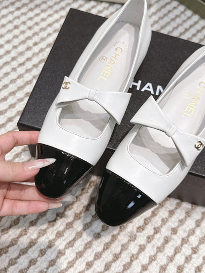 CHANEL 25S MARY JANE BALLET FLATS IN WHITE LAMBSKIN BLACK PATENT CAP TOE WITH BOW