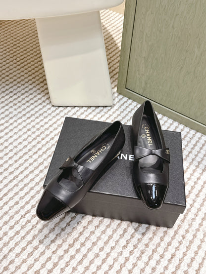CHANEL 25S MARY JANE BALLET FLATS IN BLACK LAMBSKIN PATENT CAP TOE WITH BOW
