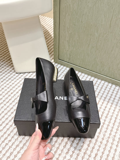 CHANEL 25S MARY JANE BALLET FLATS IN BLACK LAMBSKIN PATENT CAP TOE WITH BOW