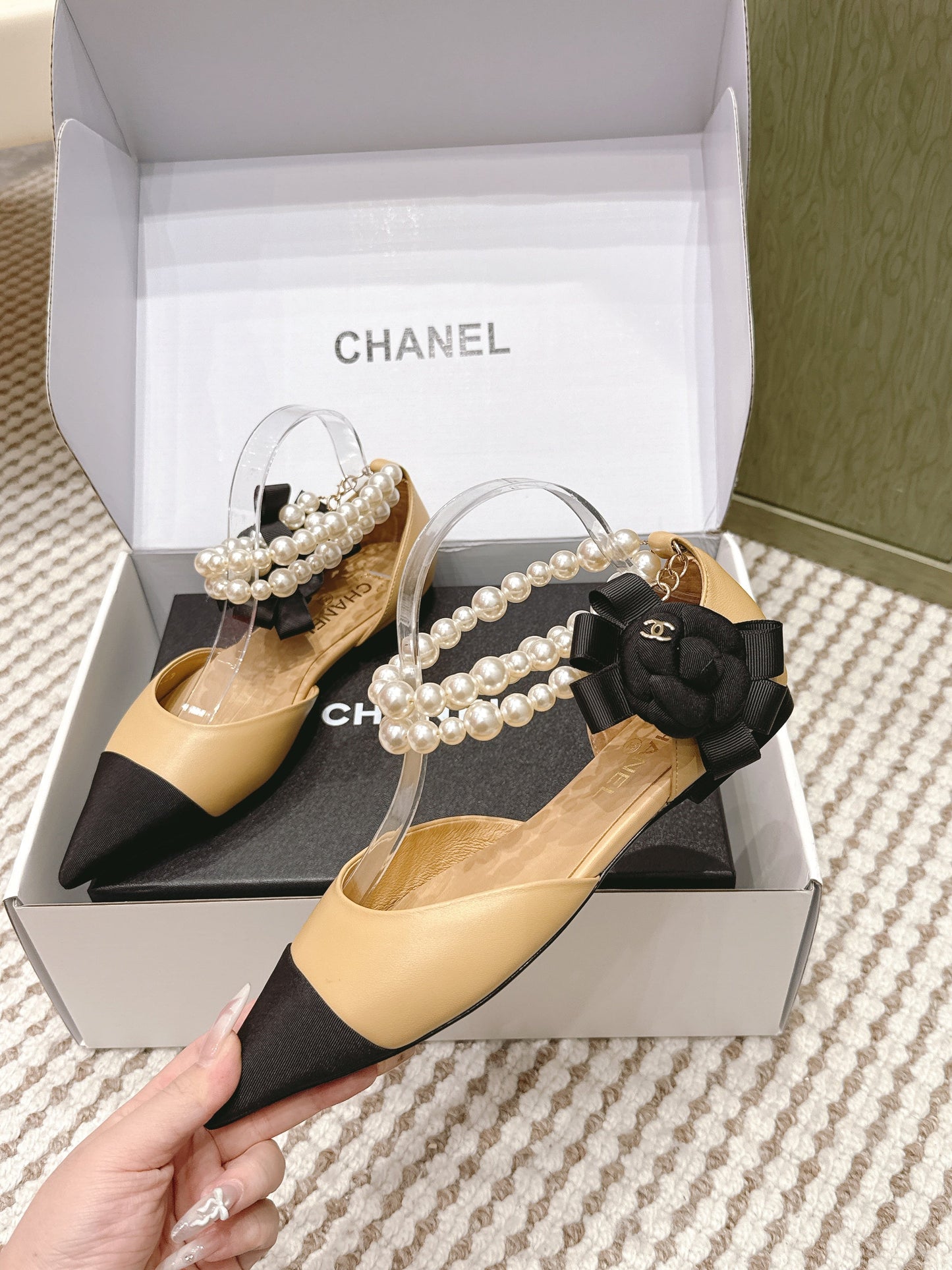 CHANEL 25S ESPADRILLE FLATS IN BEIGE AND BLACK CALFSKIN WITH PEARL STRAP