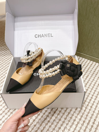 CHANEL 25S ESPADRILLE FLATS IN BEIGE AND BLACK CALFSKIN WITH PEARL STRAP