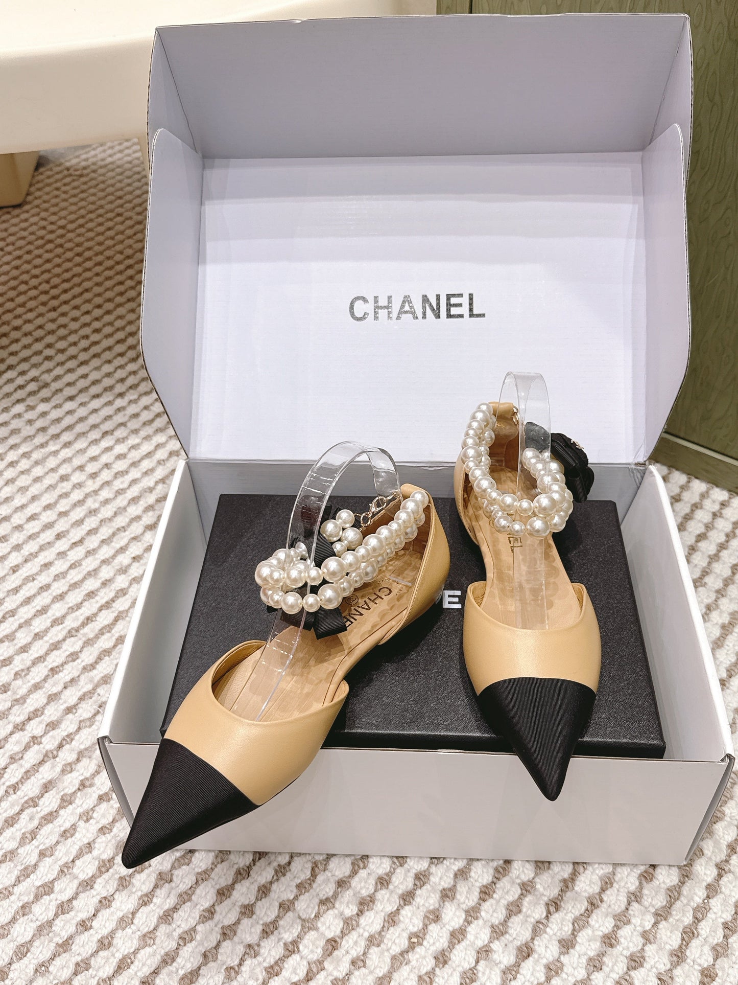 CHANEL 25S ESPADRILLE FLATS IN BEIGE AND BLACK CALFSKIN WITH PEARL STRAP