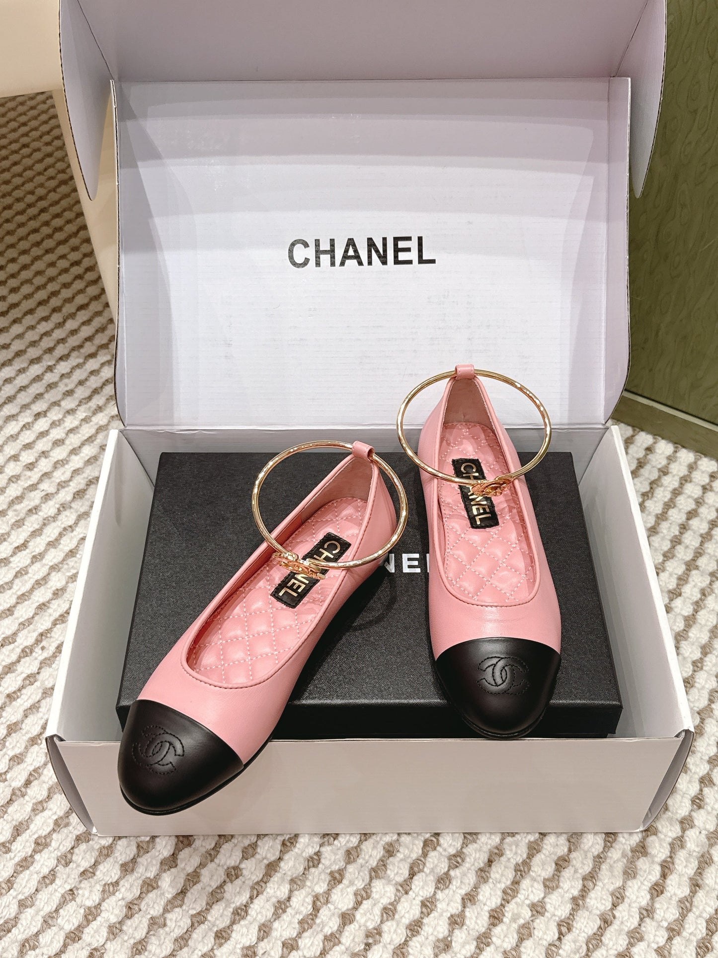 CHANEL 25S BALLERINA SHOES IN PINK AND BLACK CALFSKIN GOLD HARDWARE