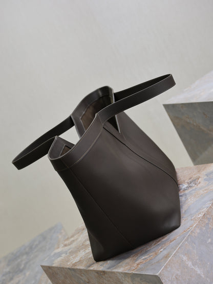 YSL 25S Y MAXI TOTE 50 IN MUTED CHARCOAL CALFSKIN GOLD HARDWARE