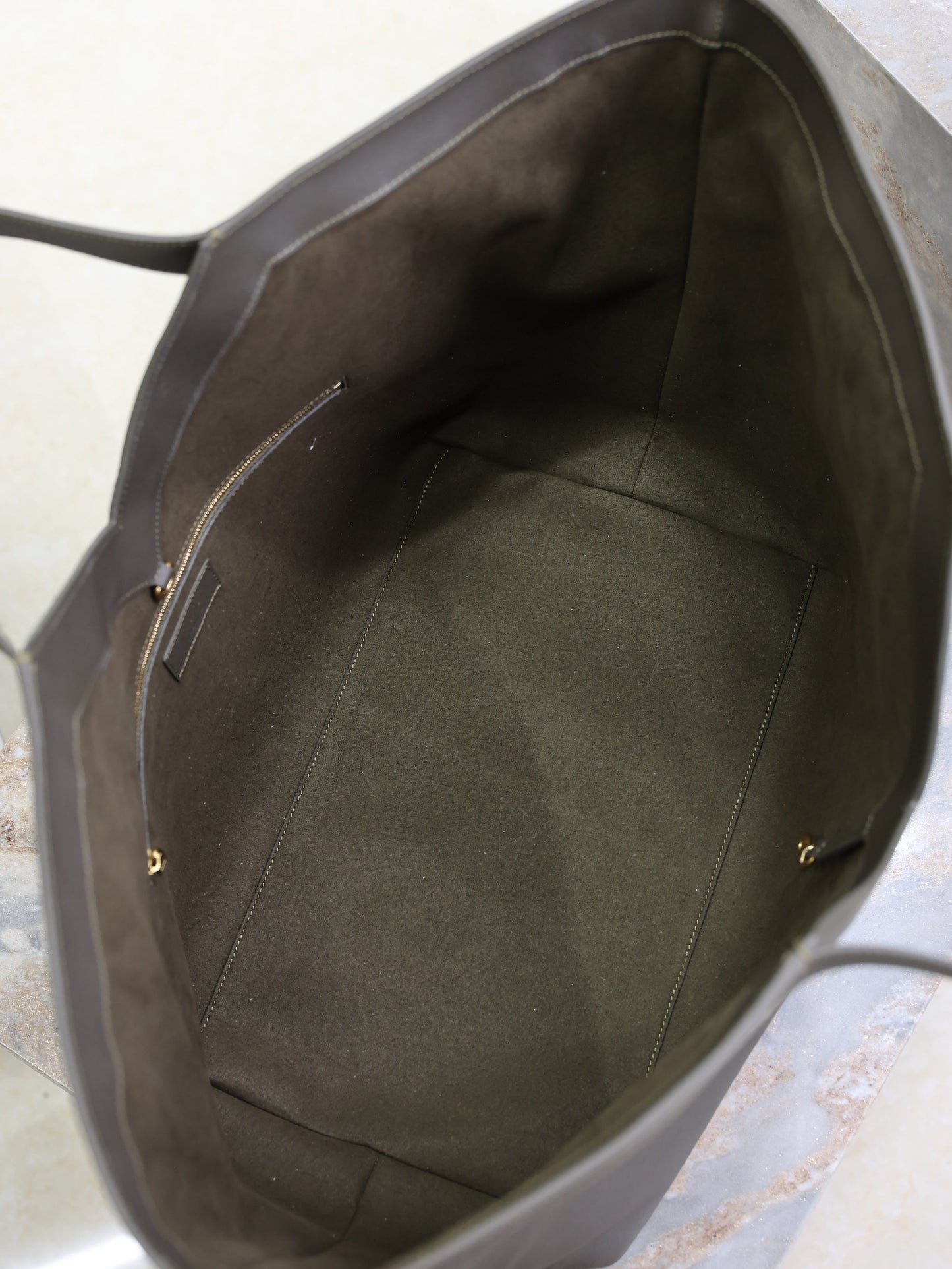 YSL 25S Y MAXI TOTE 50 IN MUTED CHARCOAL CALFSKIN GOLD HARDWARE