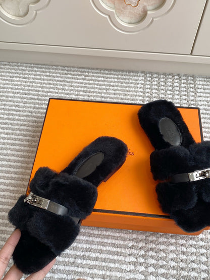 HM 25S ECLAIR SANDAL IN BLACK SHEARLING WITH SILVER HARDWARE