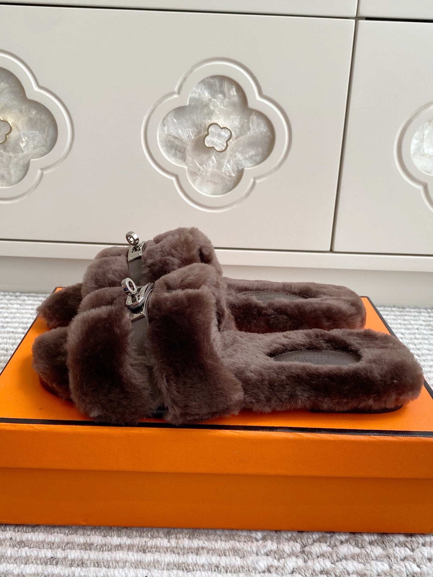 HM 25S ECLAIR SANDAL IN DARK BROWN SHEARLING WITH SILVER HARDWARE