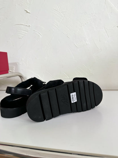 SLIDY VIV' WINTER FUR STRASS BUCKLE SANDALS IN BLACK SHEARLING