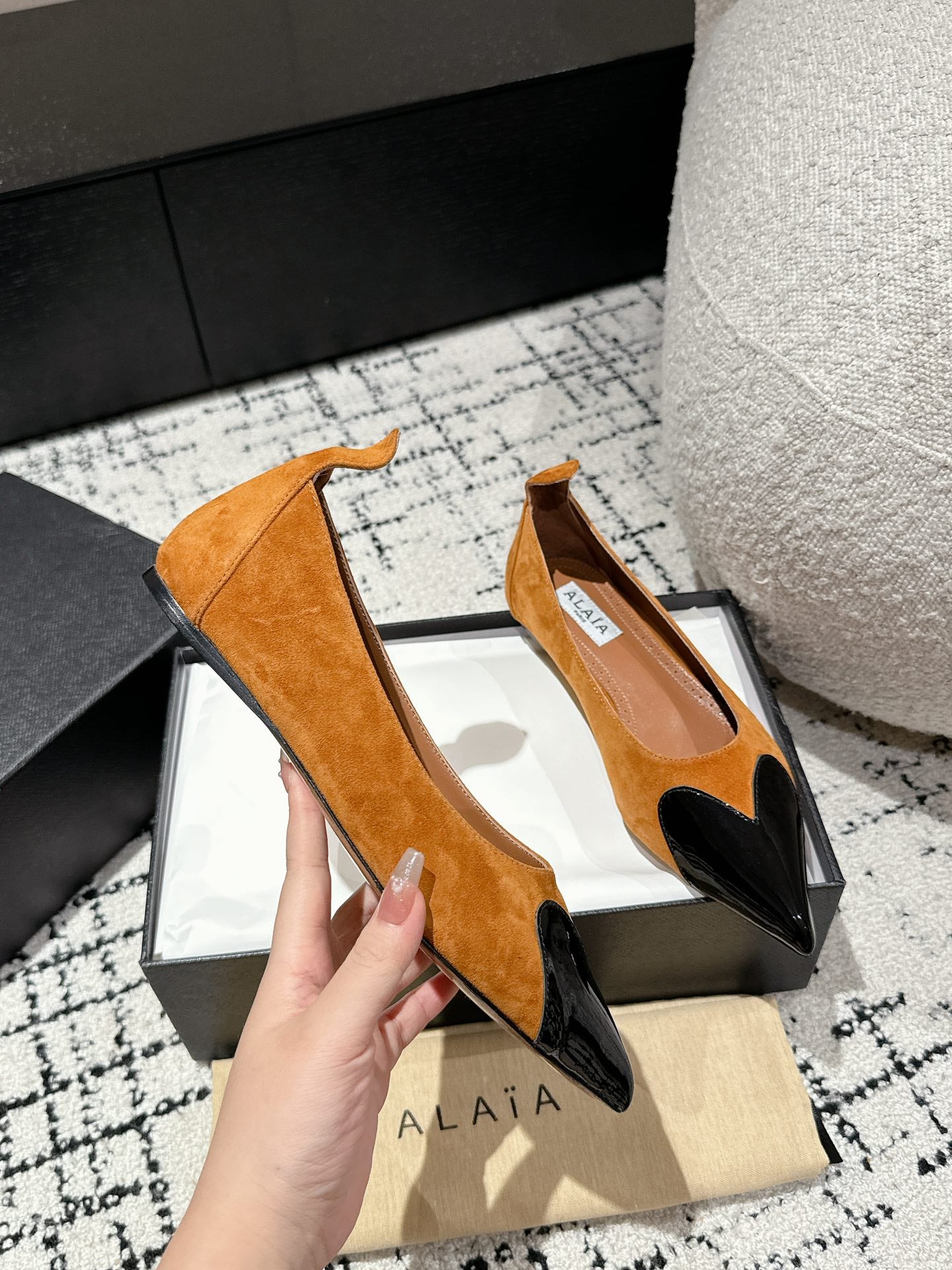 ALAIA PUMP 1 CM IN COPPER BROWN SUEDE MIX BLACK CALFSKIN