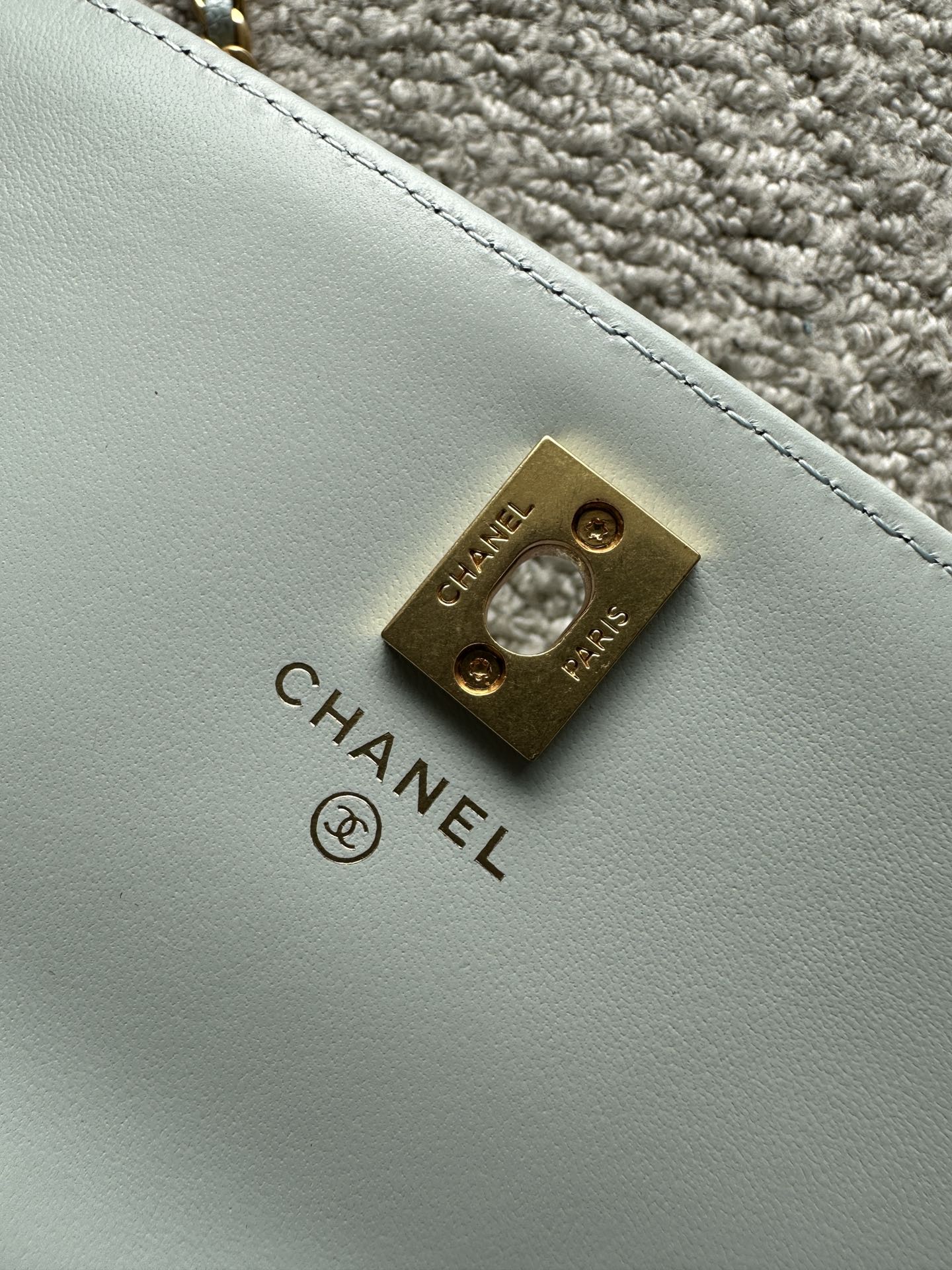 CHANEL 25S CLASSIC WALLET ON CHAIN 19 IN MINT GREEN PASTEL LAMBSKIN WITH GOLD HARDWARE
