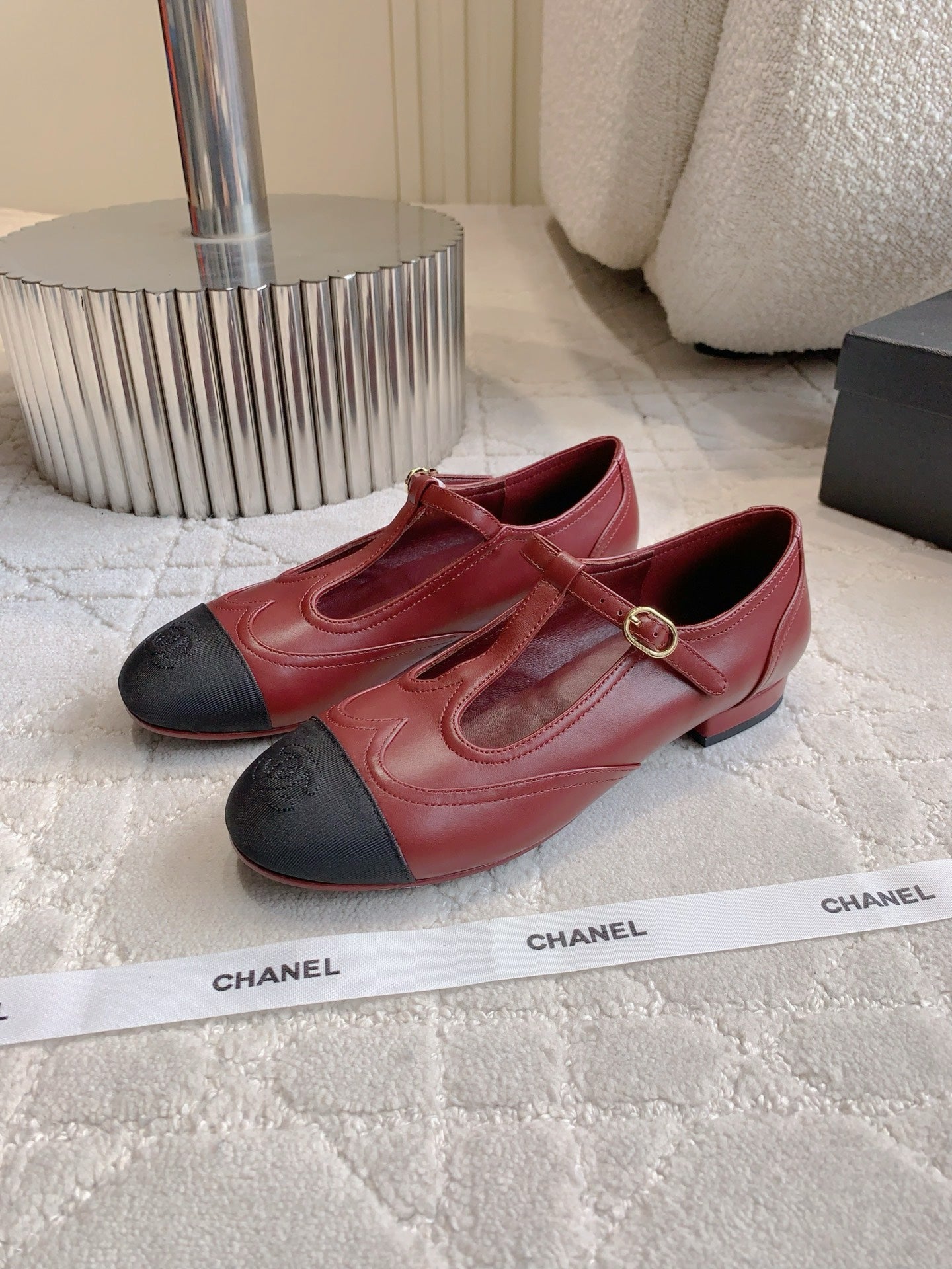 CHANEL 25S MARY JANE IN BLACK AND ROSEWOOD CALFSKIN GOLD HARDWARE