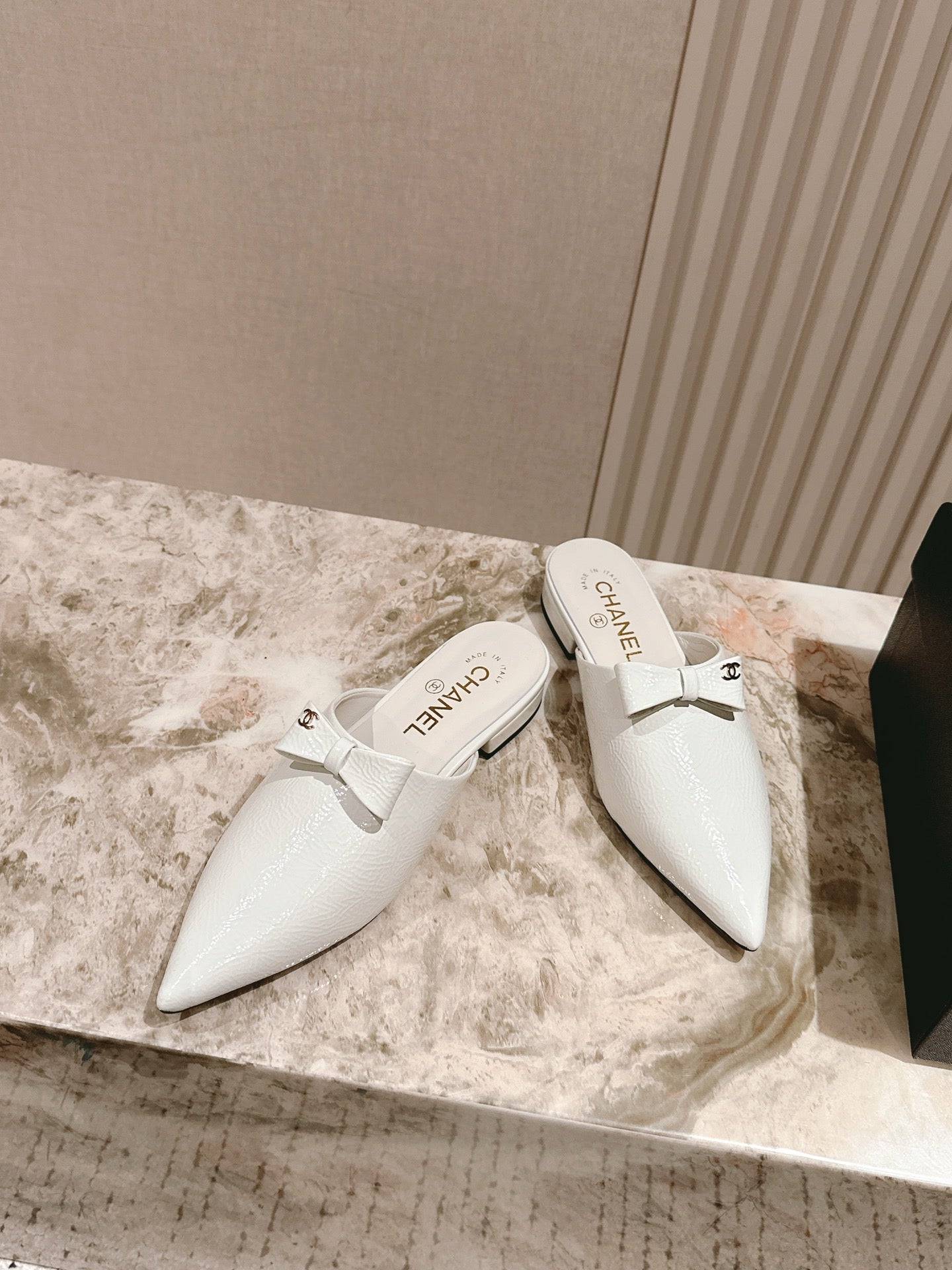 CC FLAT MULES 25S IN WHITE PATENT LEATHER