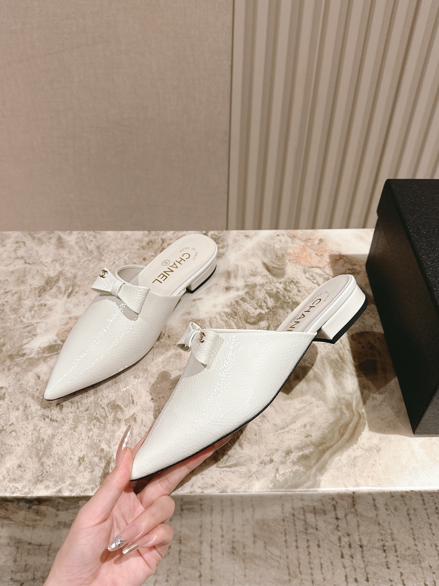 CC FLAT MULES 25S IN WHITE PATENT LEATHER