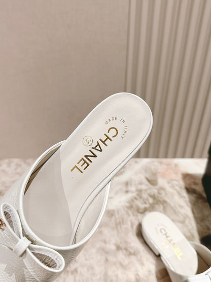 CC FLAT MULES 25S IN WHITE PATENT LEATHER