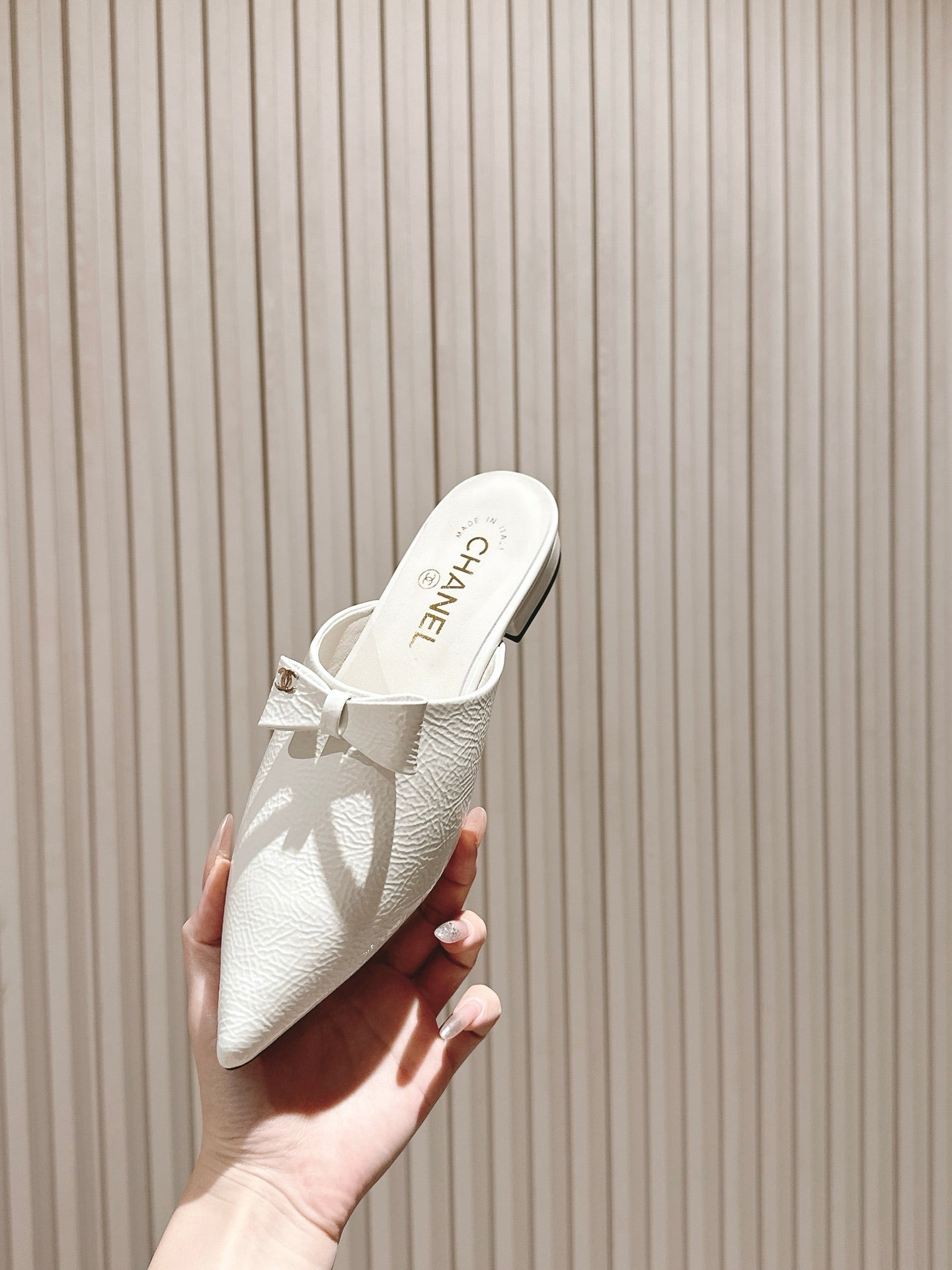 CC FLAT MULES 25S IN WHITE PATENT LEATHER