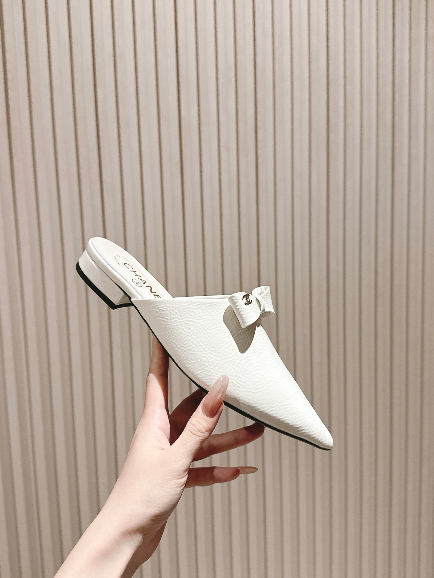 CC FLAT MULES 25S IN WHITE PATENT LEATHER