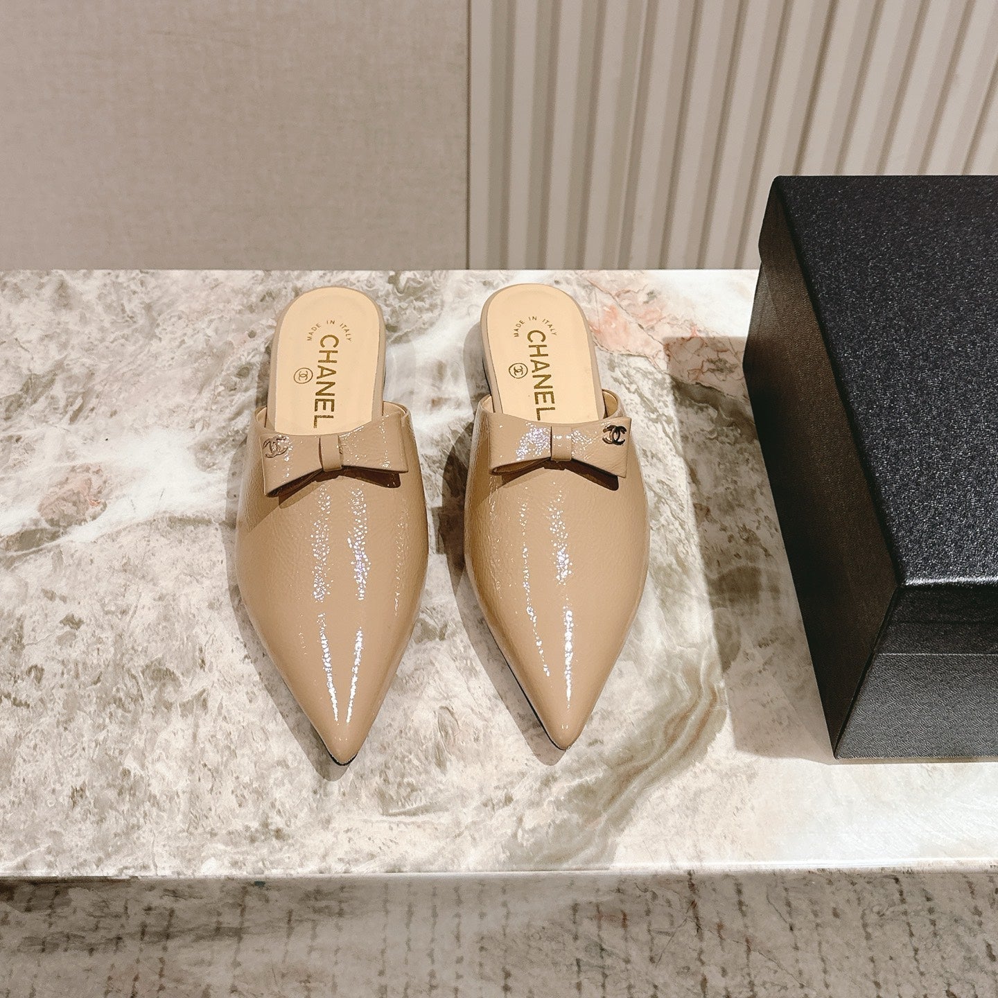 CC FLAT MULES 25S IN BEIGE PATENT LEATHER