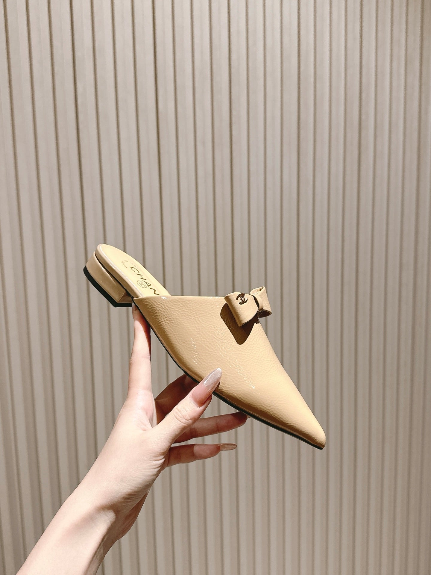 CC FLAT MULES 25S IN BEIGE PATENT LEATHER