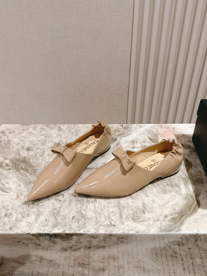CC FLATS 25S IN BEIGE PATENT LEATHER