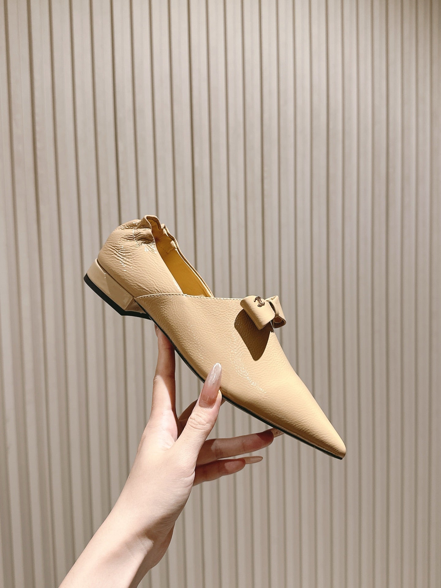 CC FLATS 25S IN BEIGE PATENT LEATHER