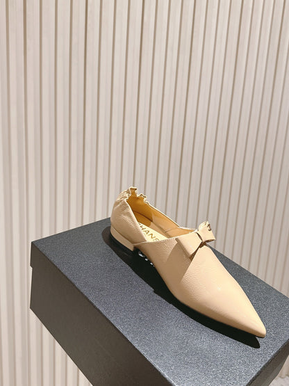 CC FLATS 25S IN BEIGE PATENT LEATHER