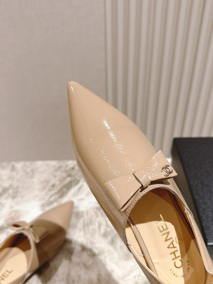 CC FLATS 25S IN BEIGE PATENT LEATHER