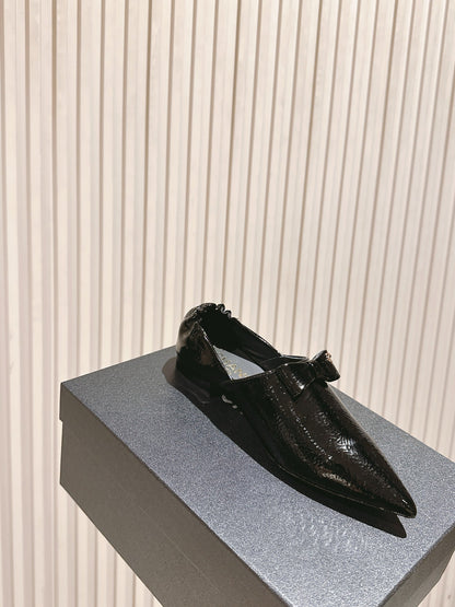 CC FLATS 25S IN BLACK PATENT LEATHER