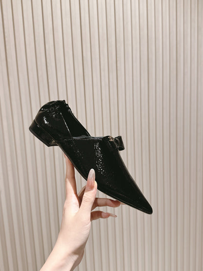 CC FLATS 25S IN BLACK PATENT LEATHER