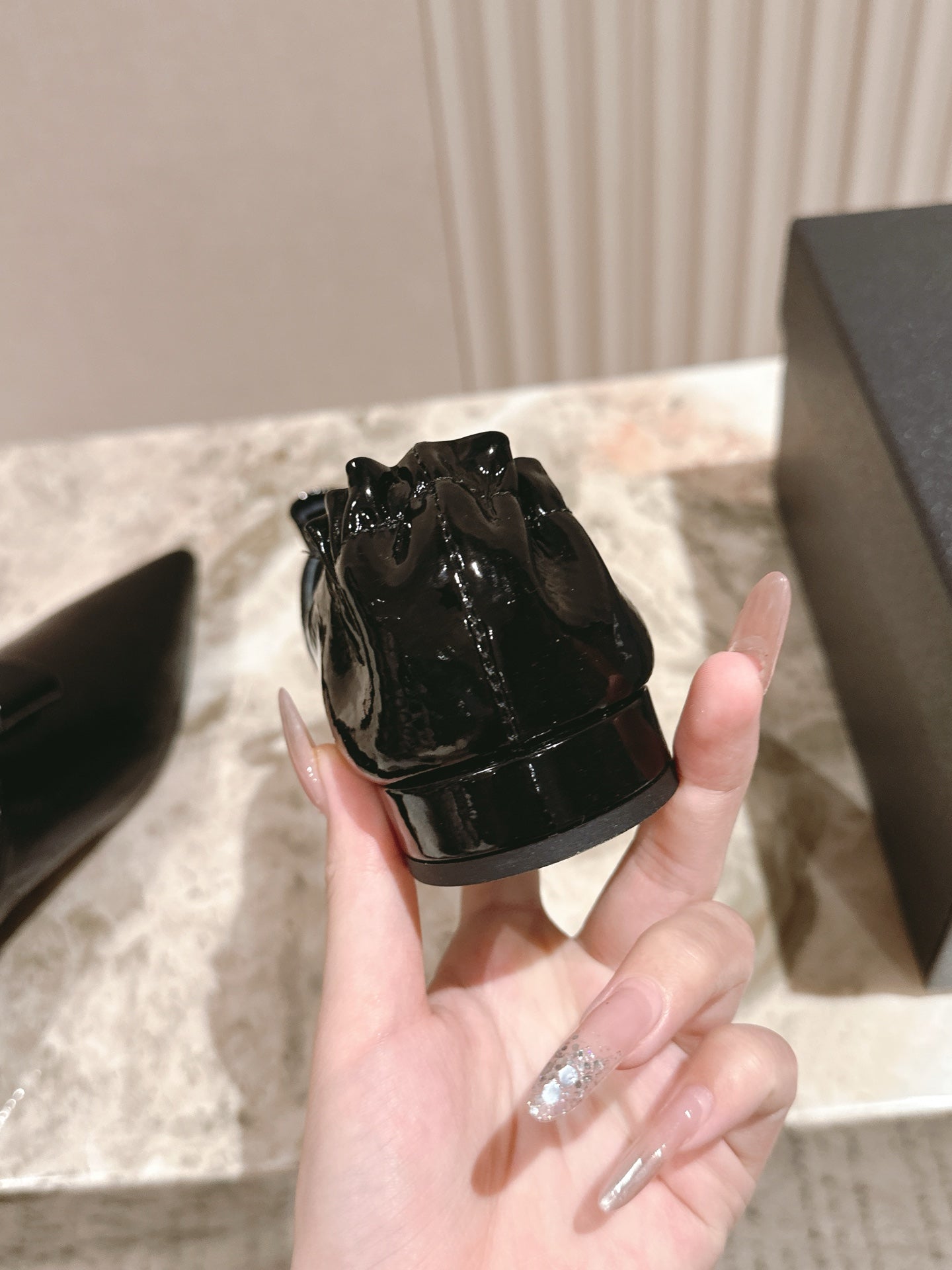 CC FLATS 25S IN BLACK PATENT LEATHER