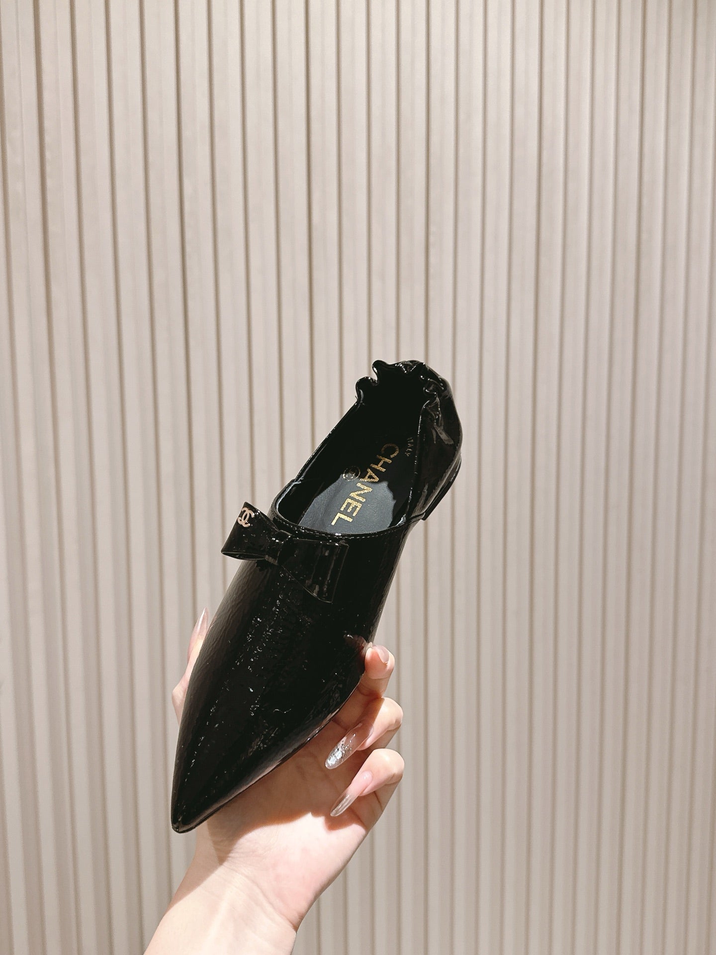 CC FLATS 25S IN BLACK PATENT LEATHER
