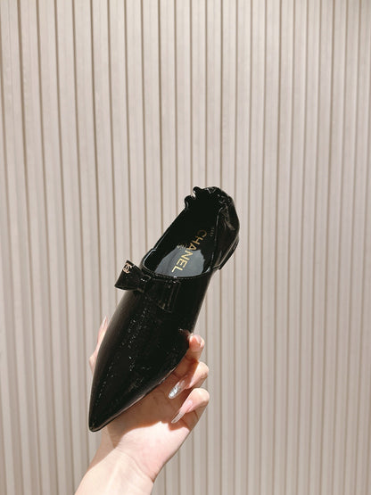 CC FLATS 25S IN BLACK PATENT LEATHER
