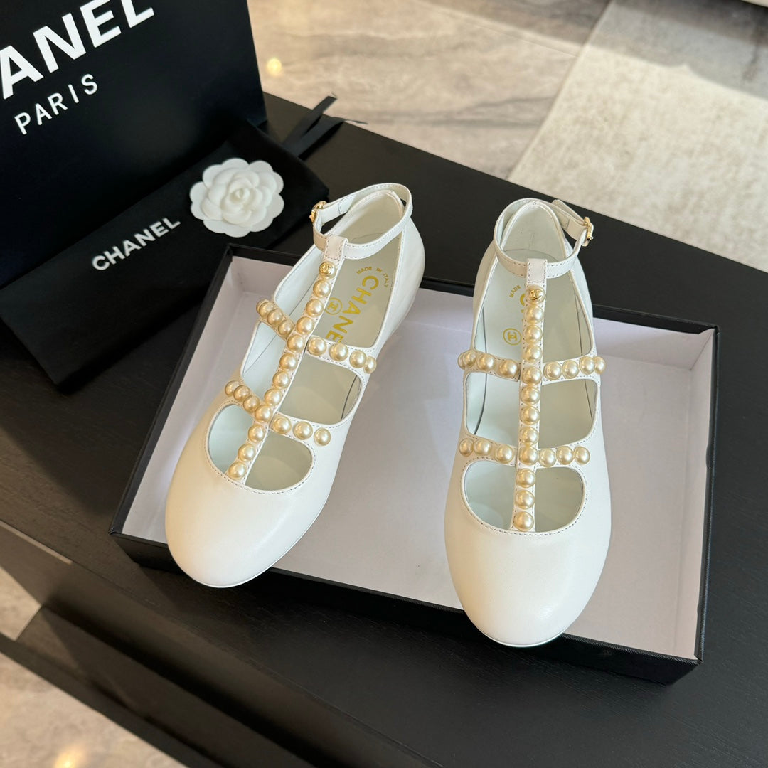 MARY JANES SHOES WHITE GOATSKIN WITH FAUX PEARL