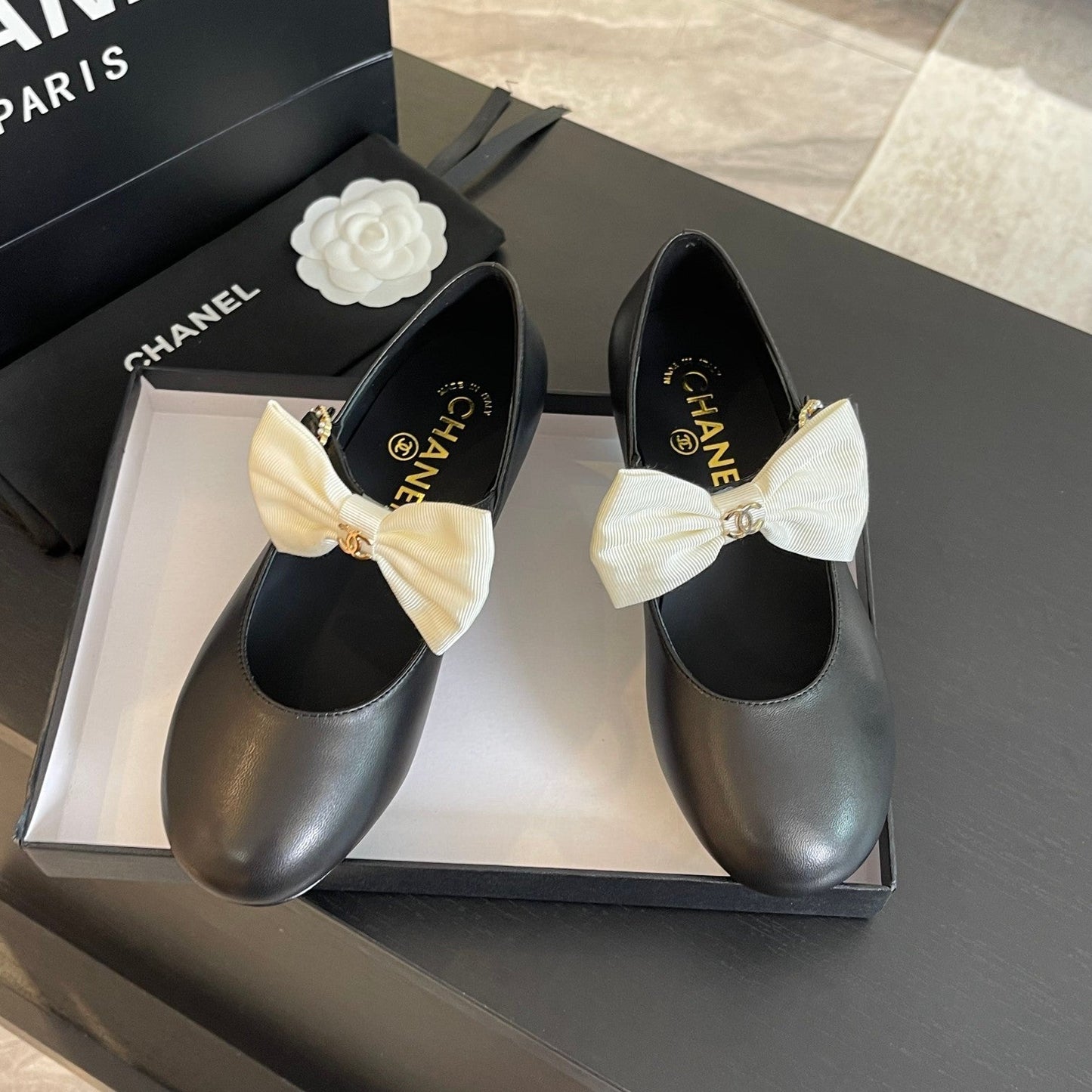 BALLET FLAT BLACK LAMBSKIN WITH WHITE BOW