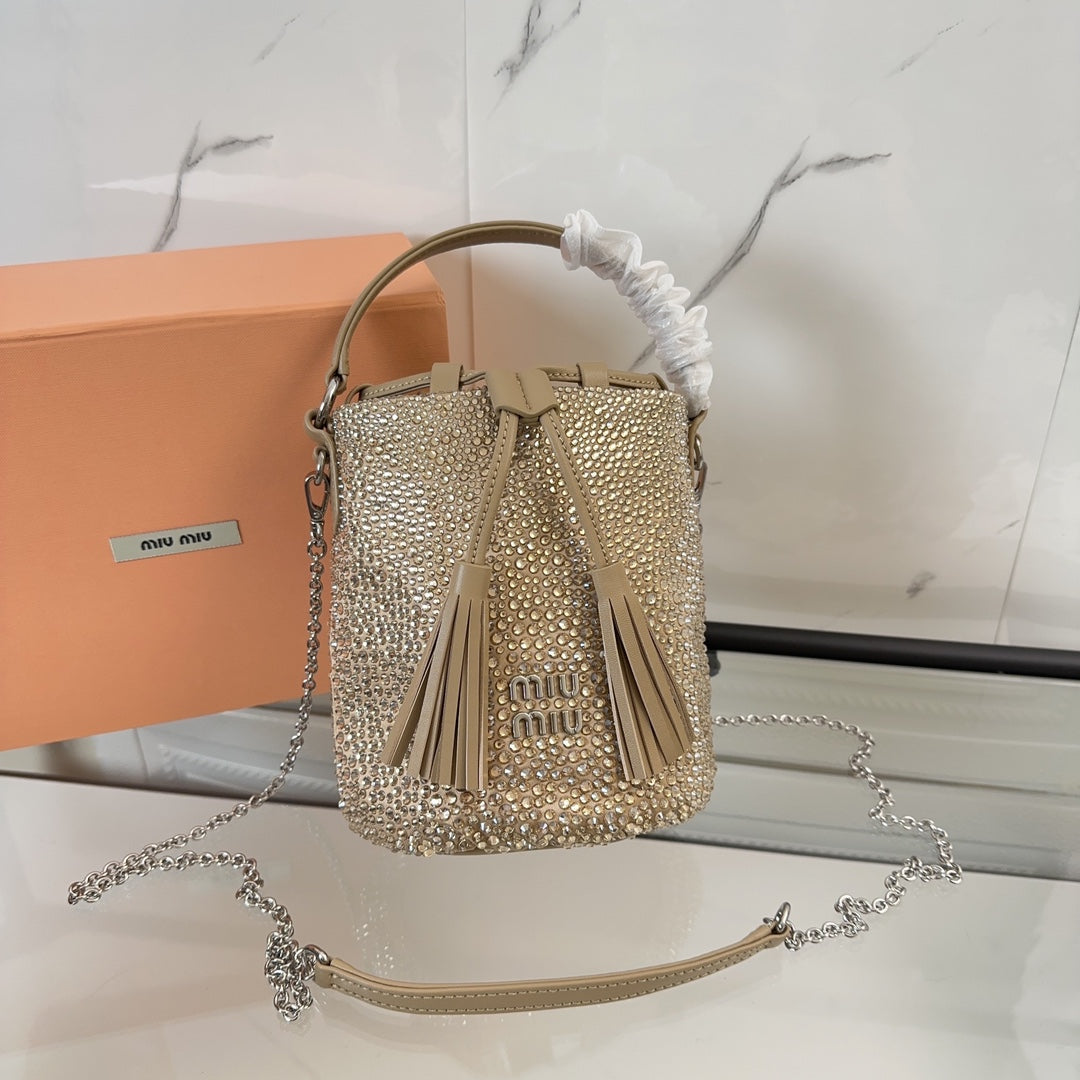 DIAMOND BUCKET BAG 17 IN ECRU BEIGE LAMBSKIN