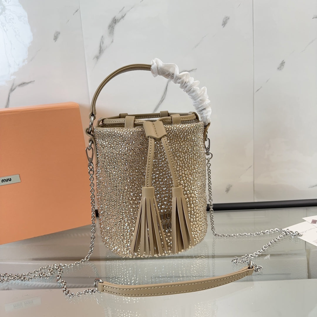 DIAMOND BUCKET BAG 17 IN ECRU BEIGE LAMBSKIN