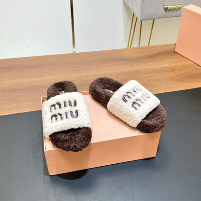 WOOL SLIPPER WHITE AND CHOCOLATE